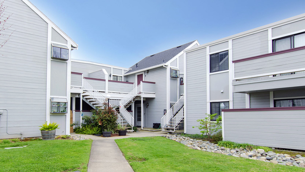 Sold in 2 days $253k ($3k over ask) – 7405 Auburn Oaks Ct #D, Citrus&nbsp;Heights